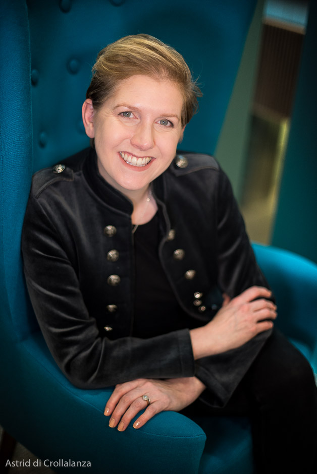 Photo of Clare Mackintosh